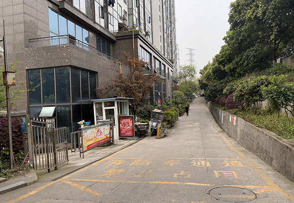 長江現(xiàn)代城4個(gè)車位第一次拍賣